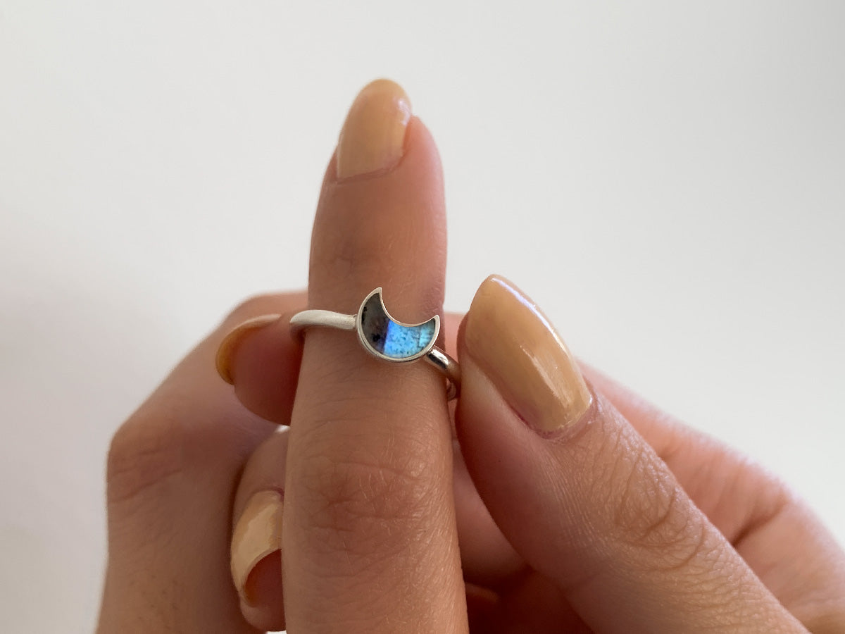 Anillo de Plata .925 Luna de Labradorita - vista lateral
