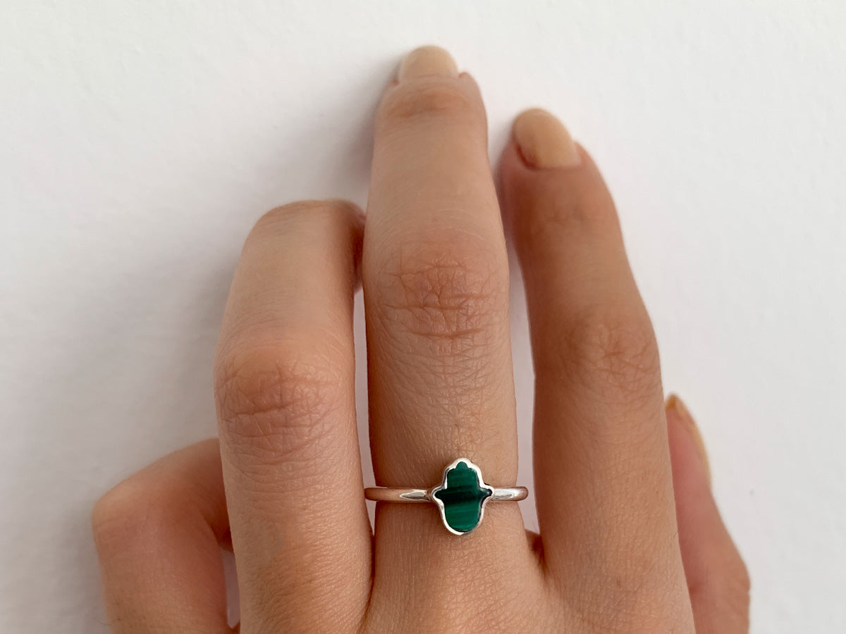 Anillo de Plata .925 Centro Mano de Fátima Malaquita - vista lateral